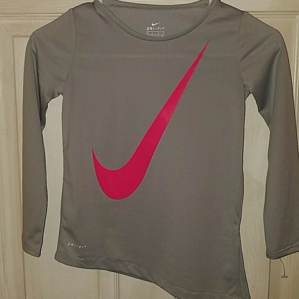 Size 6X NWOT Grey w/Pink Logo